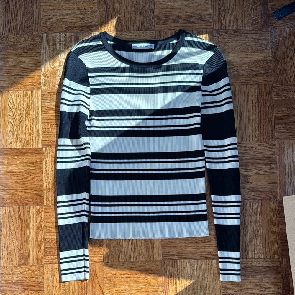 Zara Black and White Fitted Long Sleeve Knit
